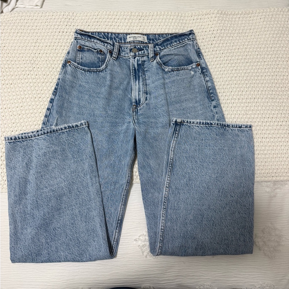 Abercrombie & Fitch Light Blue loose Leg Jeans